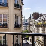 Le 46 Hotell 3*