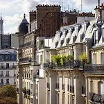 Le 46 Hotell 3*